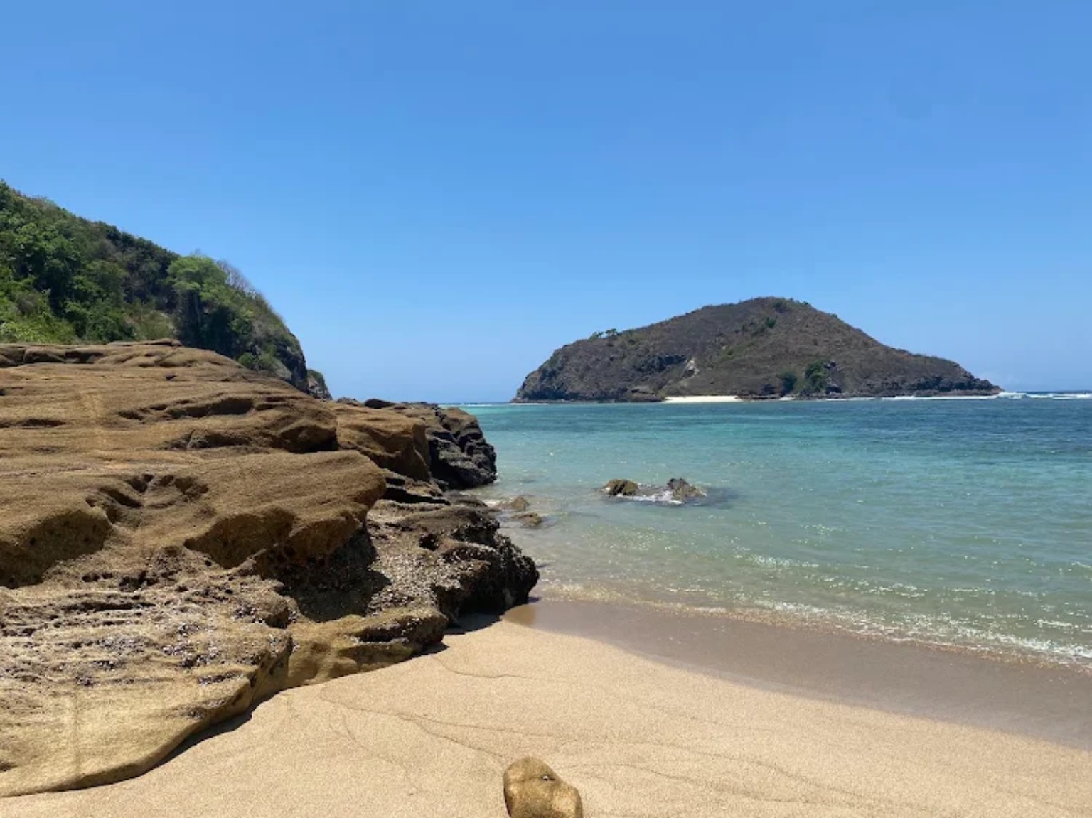 Sandstone, clear water and the small island off Are Guling